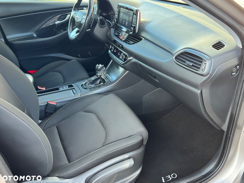 Hyundai i30 1.6 D Premiere Luxury DCT - 7