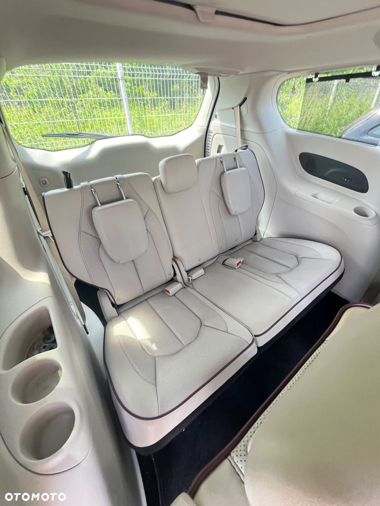 Chrysler Pacifica - 10