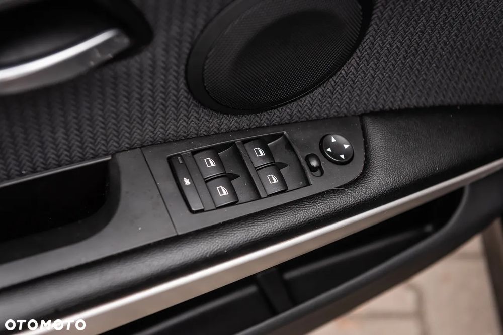 BMW Seria 3 318i Edition Lifestyle - 14