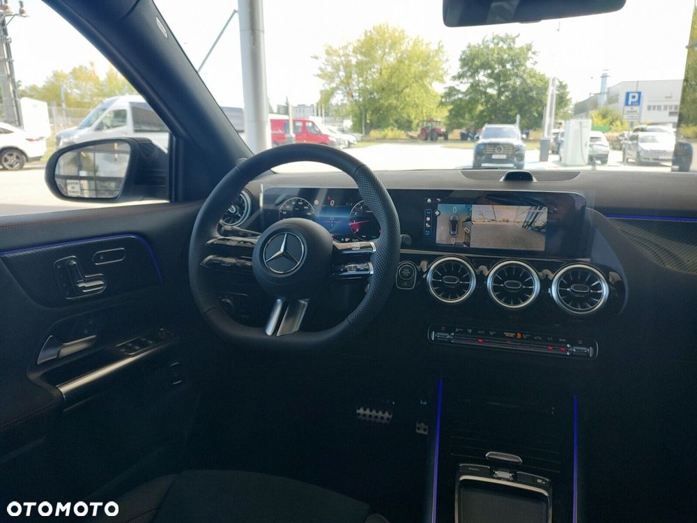 Mercedes-Benz GLA - 13