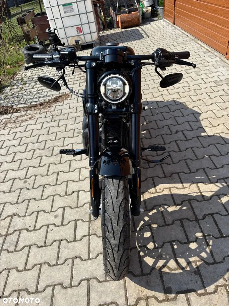 Harley-Davidson Sportster Roadster 1200R - 18