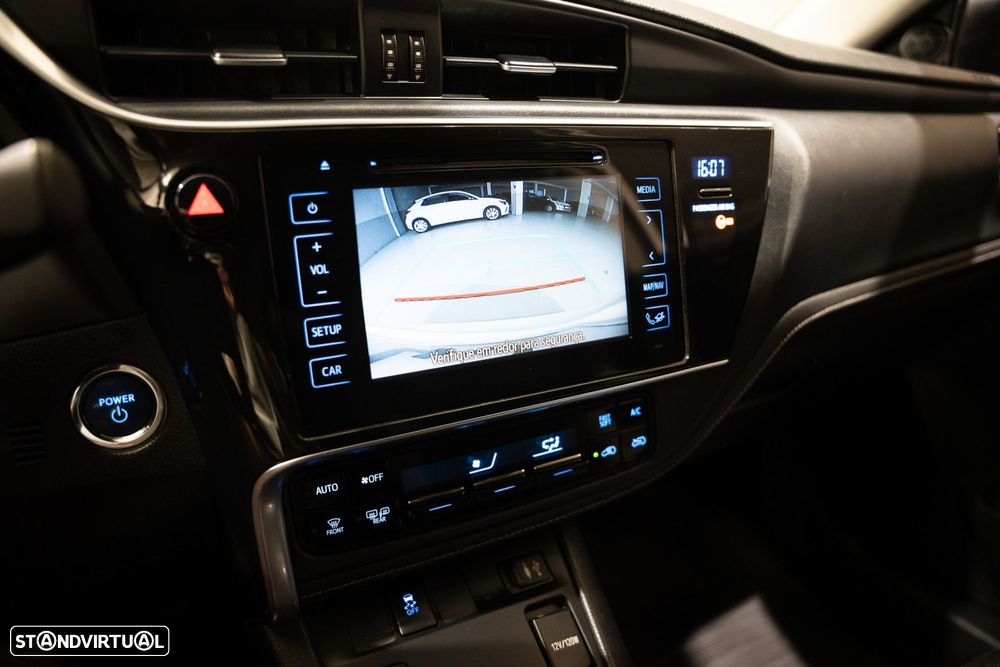 Toyota Auris Touring Sports - 13