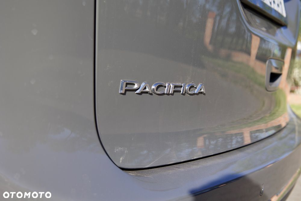 Chrysler Pacifica - 17