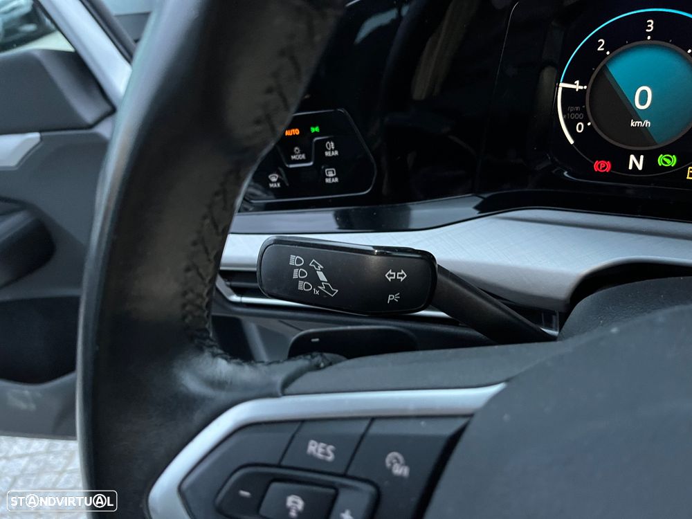VW Golf Variant 2.0 TDi Life DSG - 24