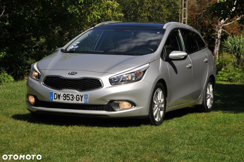 Kia Ceed 1.6 GDI Dream Team Edition - 1
