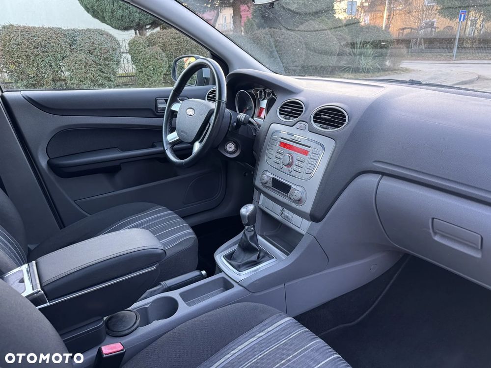 Ford Focus 1.6 16V Style+ - 32