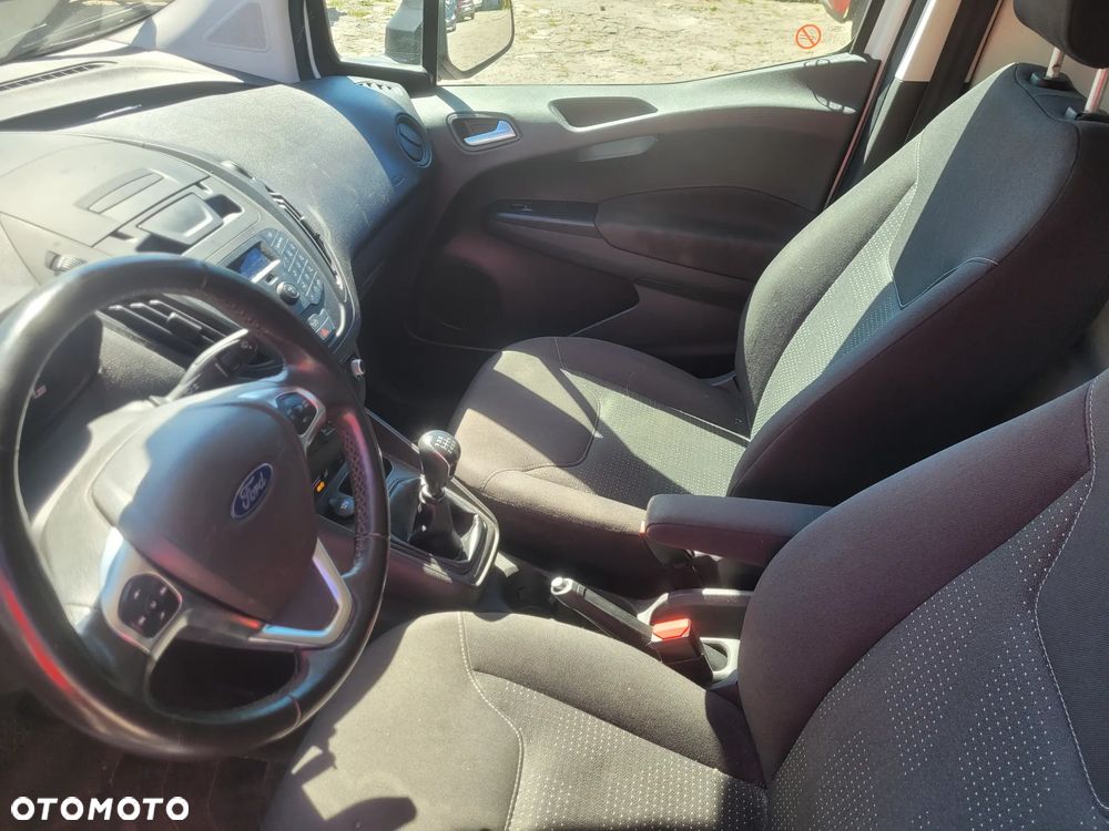 Ford Transit Courier - 18