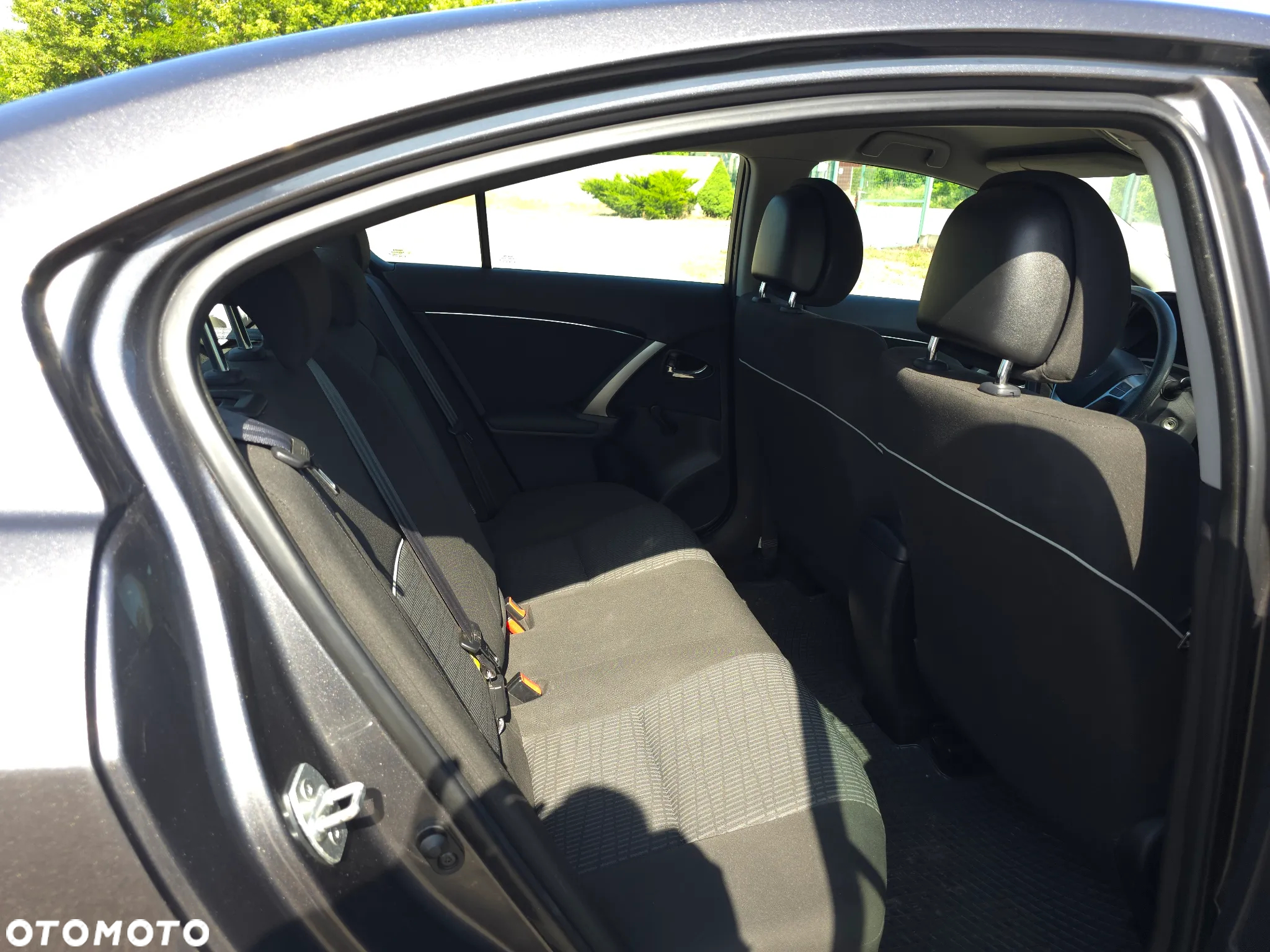 Toyota Avensis 1.6 Luna - 13
