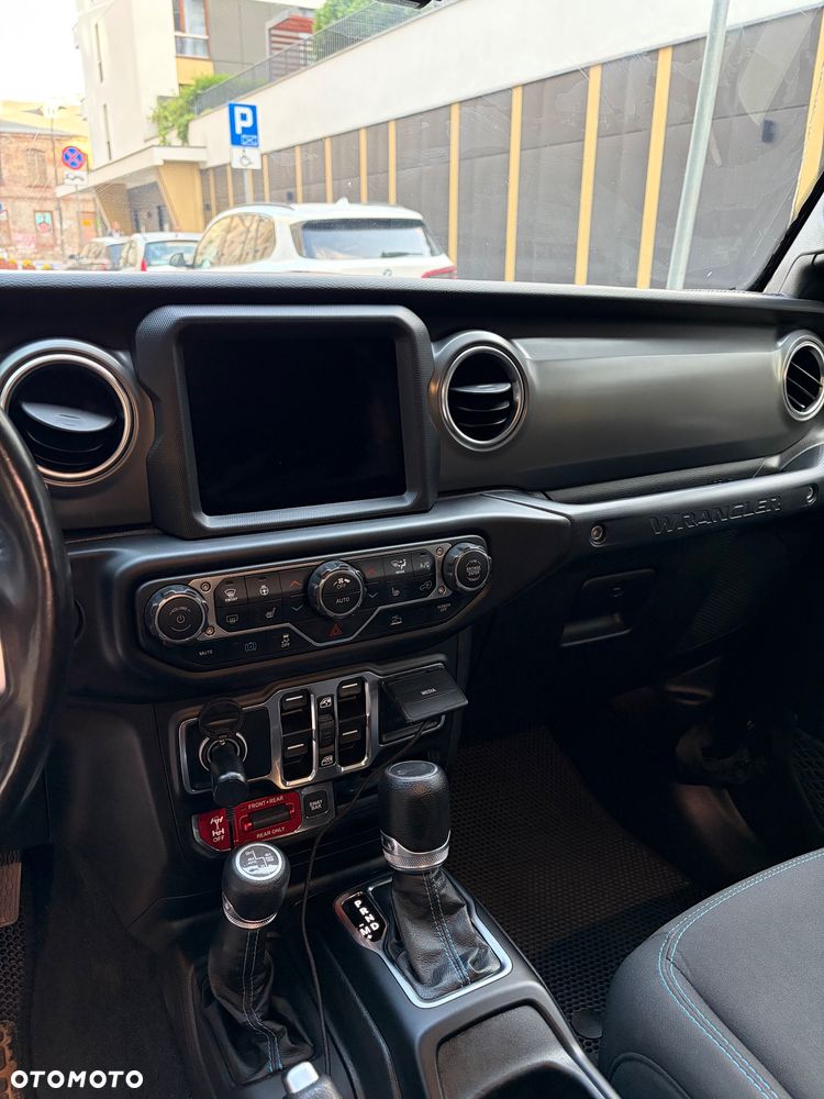 Jeep Wrangler - 16