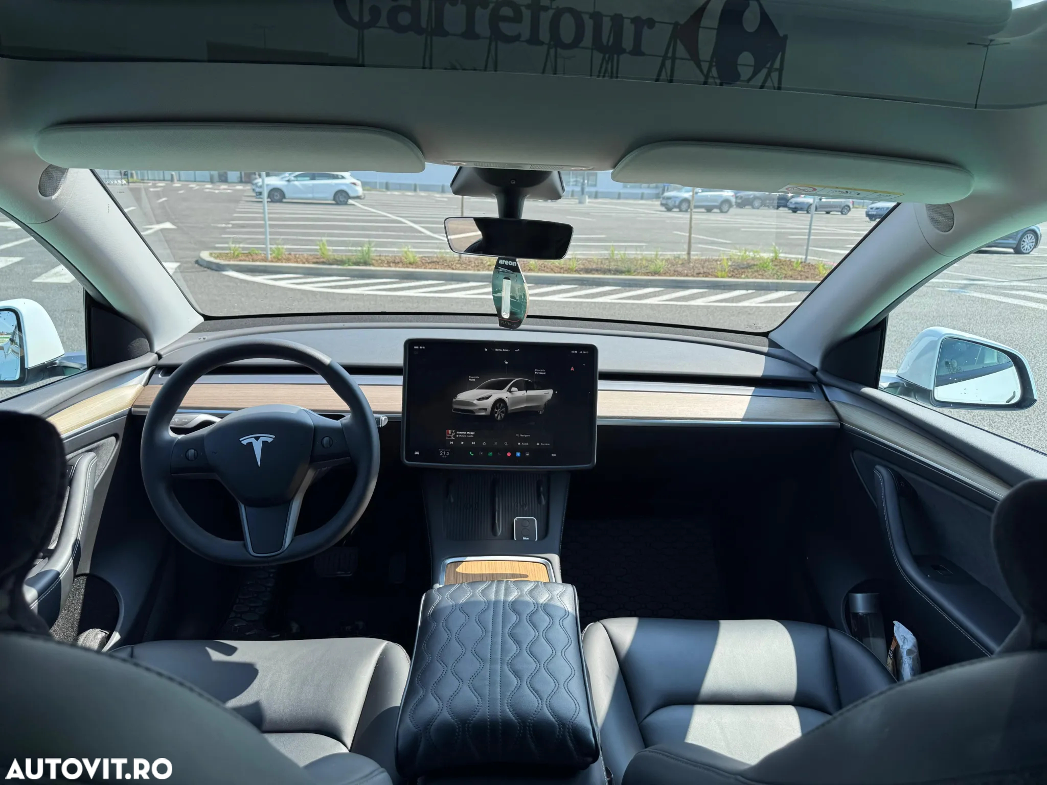 Tesla Model Y - 10