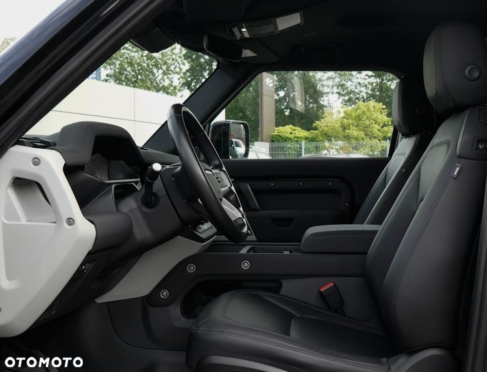 Land Rover Defender - 12