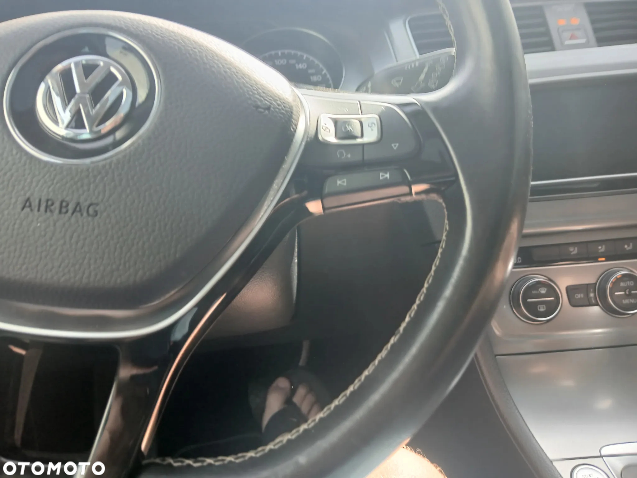 Volkswagen Golf 2.0 TDI BlueMotion Technology DSG Lounge - 24