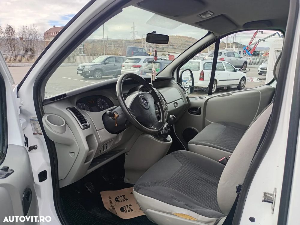 Opel Vivaro - 10