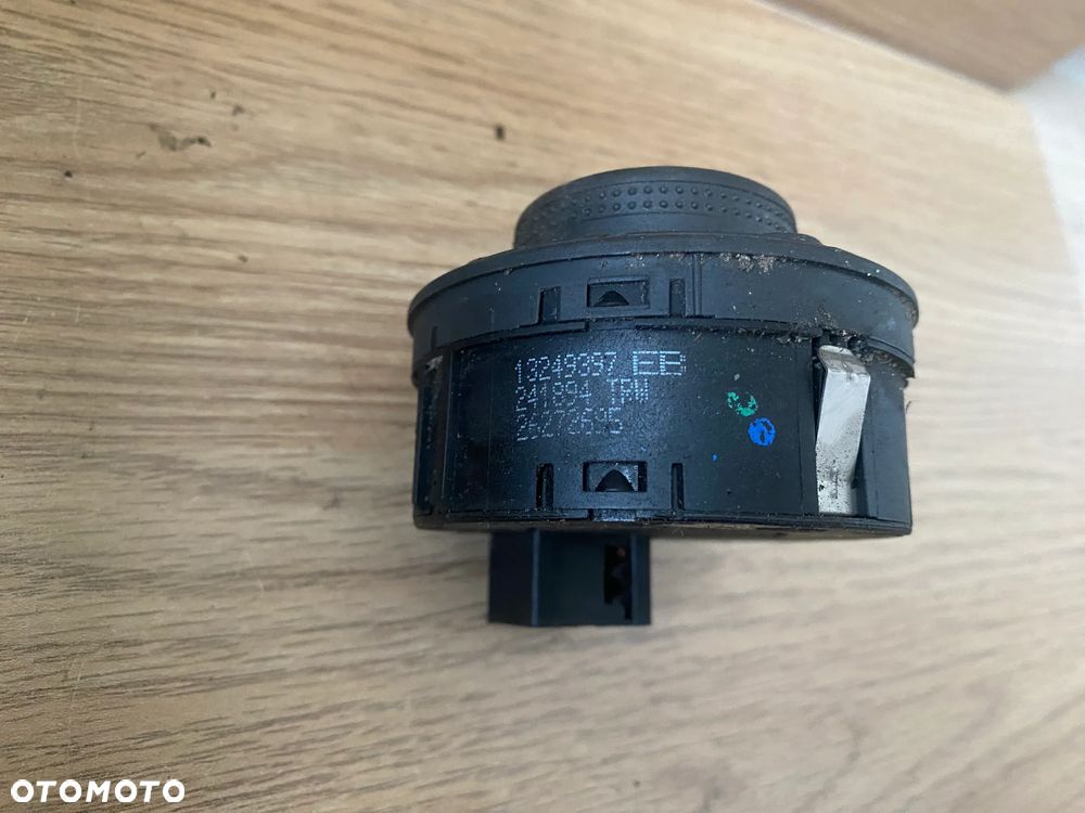 WŁĄCZNIK PRZEŁĄCZNIK ŚWIATEŁ OPEL CORSA D 13249397EB - 2