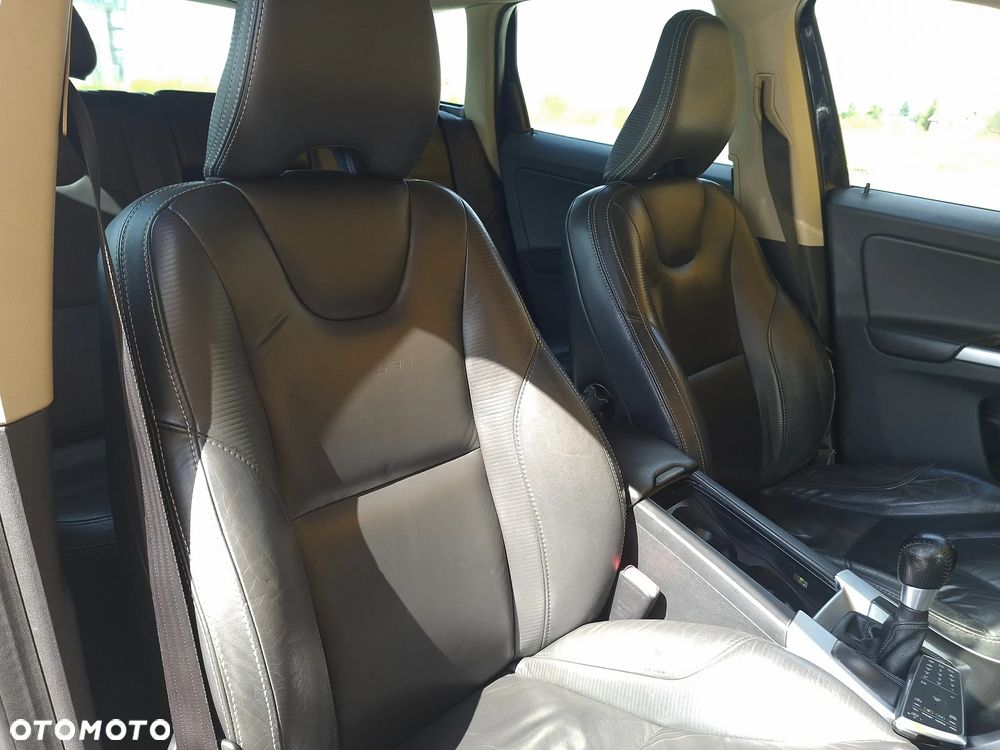Volvo XC 60 D4 RDesign - 22