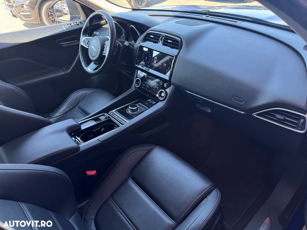 Jaguar F-Pace 20d AWD Aut. Prestige - 8
