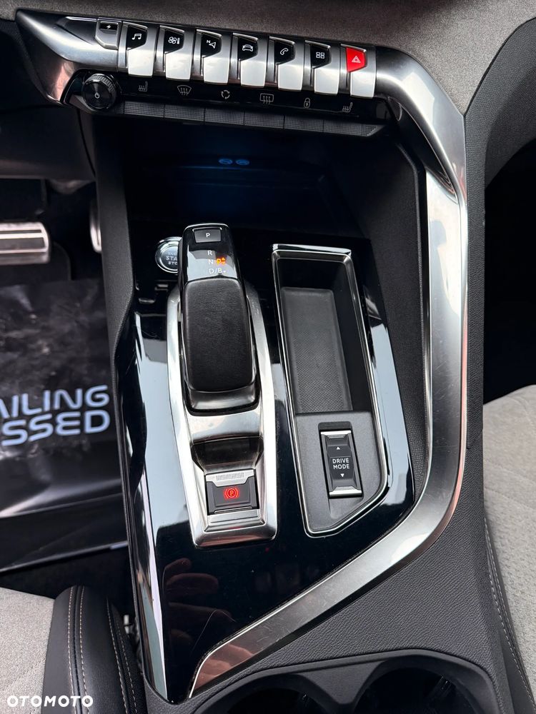 Peugeot 3008 1.6 PureTech Hybrid PHEV GT S&S EAT8 - 32