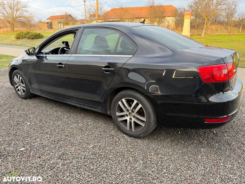 Volkswagen Jetta - 4