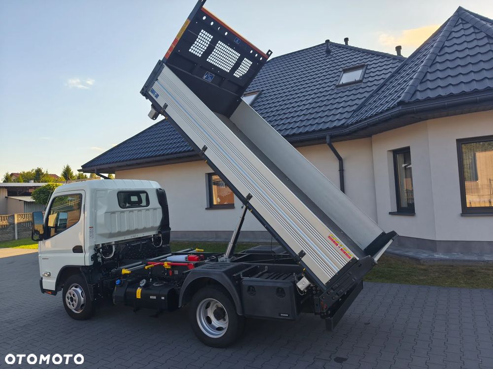 Mitsubishi Fuso Canter - 32