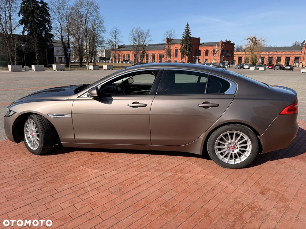 Jaguar XE 2.0 D Pure - 9