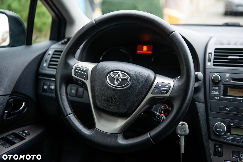 Toyota Avensis 1.8 Premium - 28