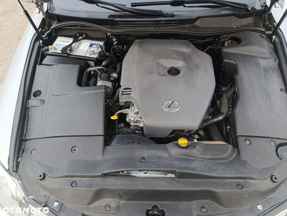 Lexus IS 220d - 10
