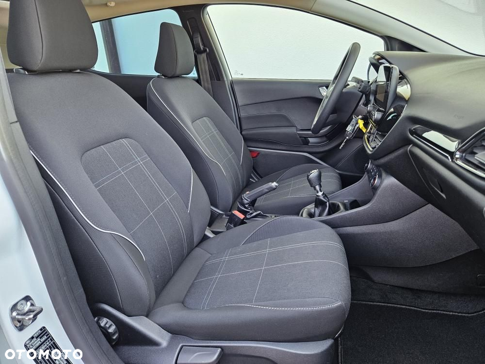Ford Fiesta - 25