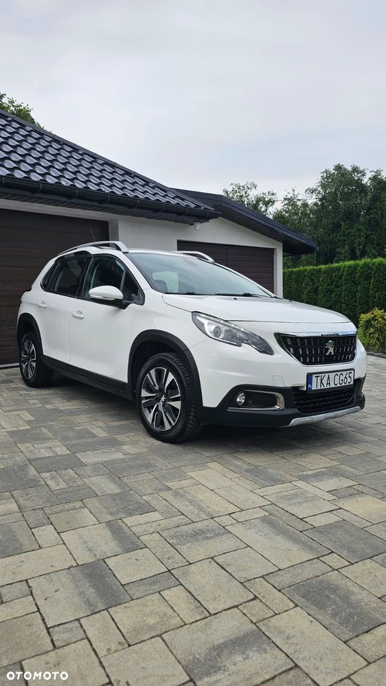 Peugeot 2008 1.2 Pure Tech GPF Allure S&S EAT6 - 1