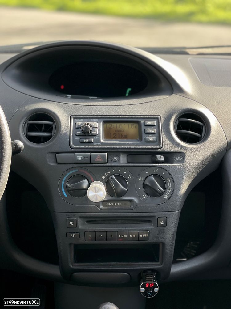 Toyota Yaris 1.0 Sol - 14