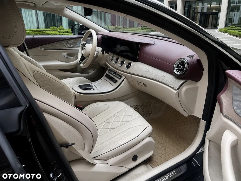 Mercedes-Benz CLS 300 d 4-Matic AMG - 4