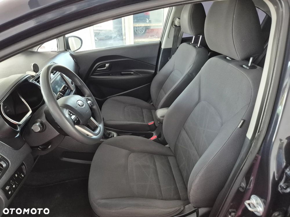Kia Rio - 11