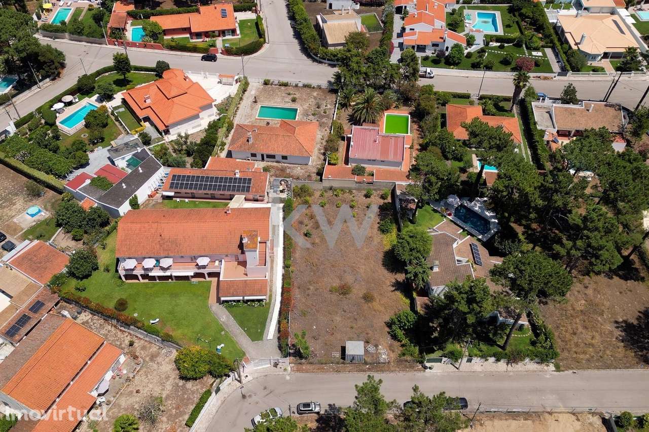 Terreno Urbano de 1.000 m2 com Projeto Aprovado – Moradia T4 com Pisci - Grande imagem: 2/28