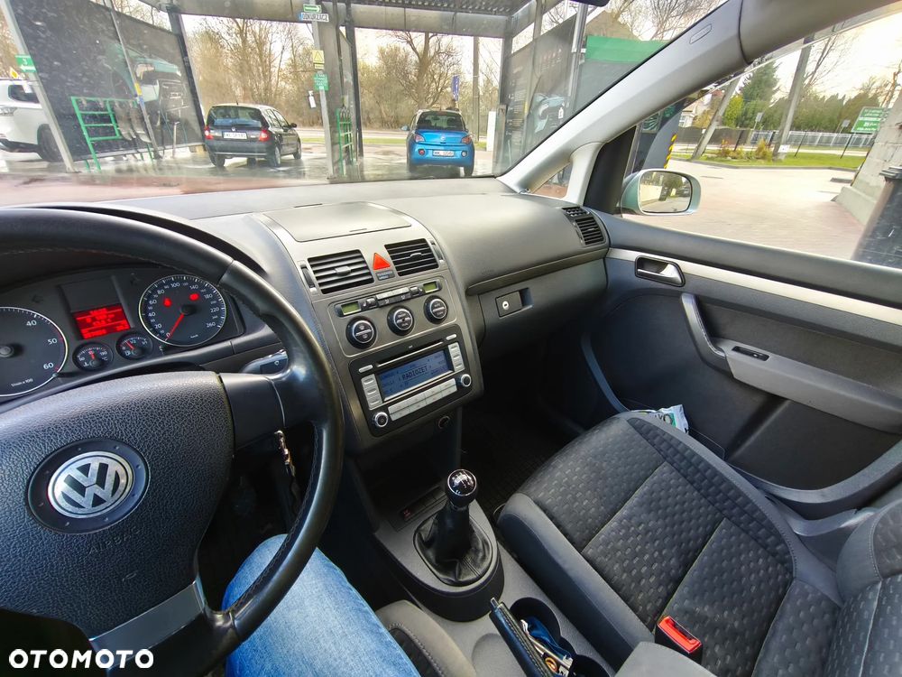 Volkswagen Touran 2.0 TDI Q-Line - 12