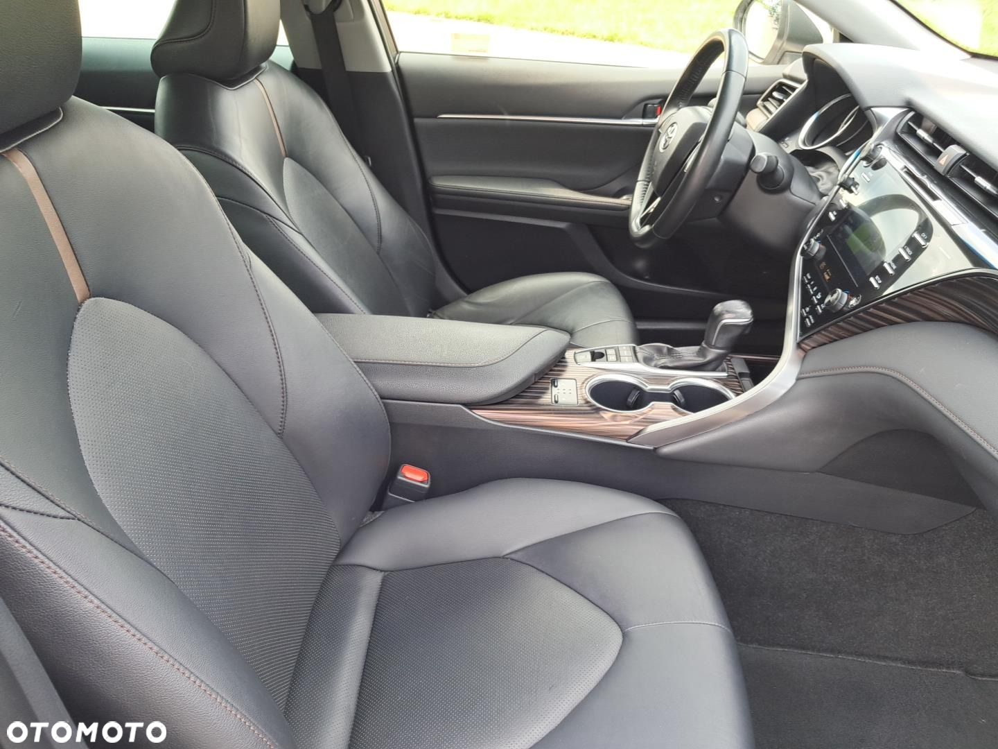 Toyota Camry - 13