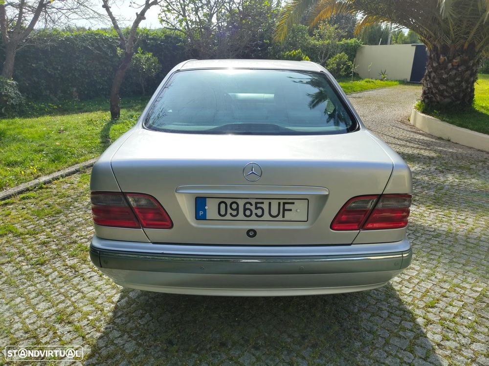 Mercedes-Benz E 220 - 11