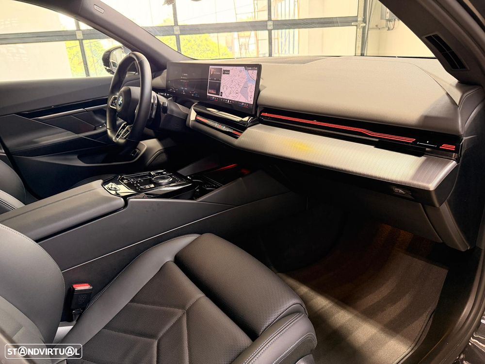 BMW 530 e Pack Desportivo M - 18