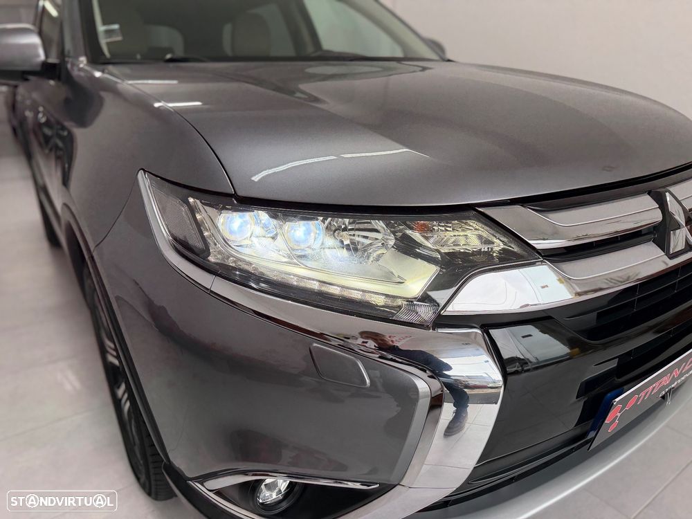 Mitsubishi Outlander 2.2 DI-D Instyle Navi Black Edition - 11