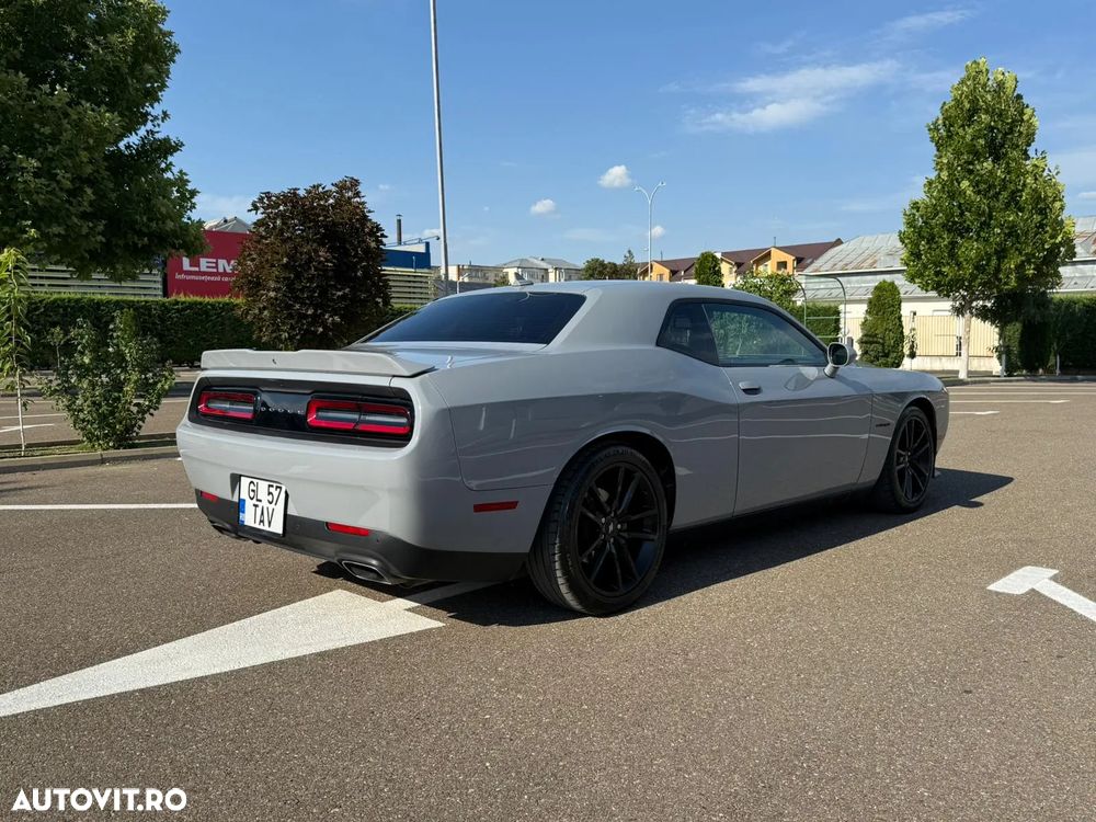 Dodge Challenger - 5