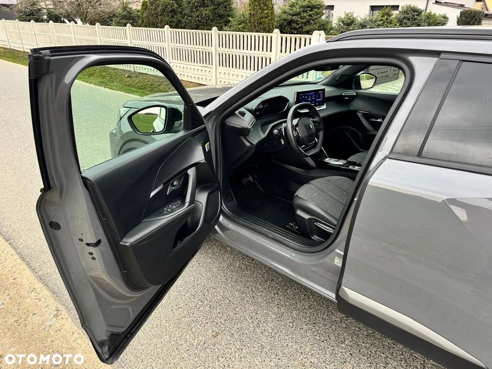 Peugeot 2008 BlueHDi 130 EAT8 Allure - 12