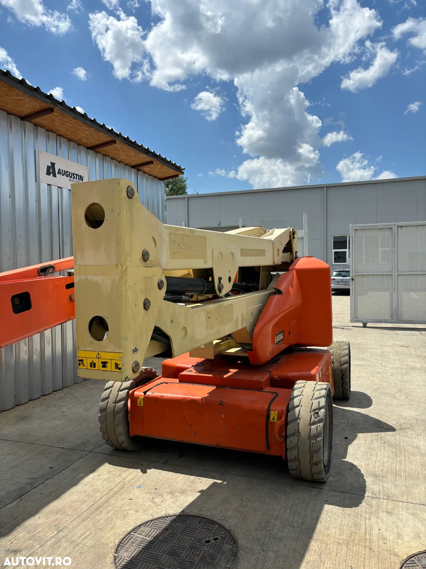 JLG E450AJ - 10