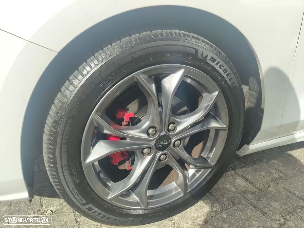 Ford Focus 1.0 EcoBoost MHEV ST-Line X - 16