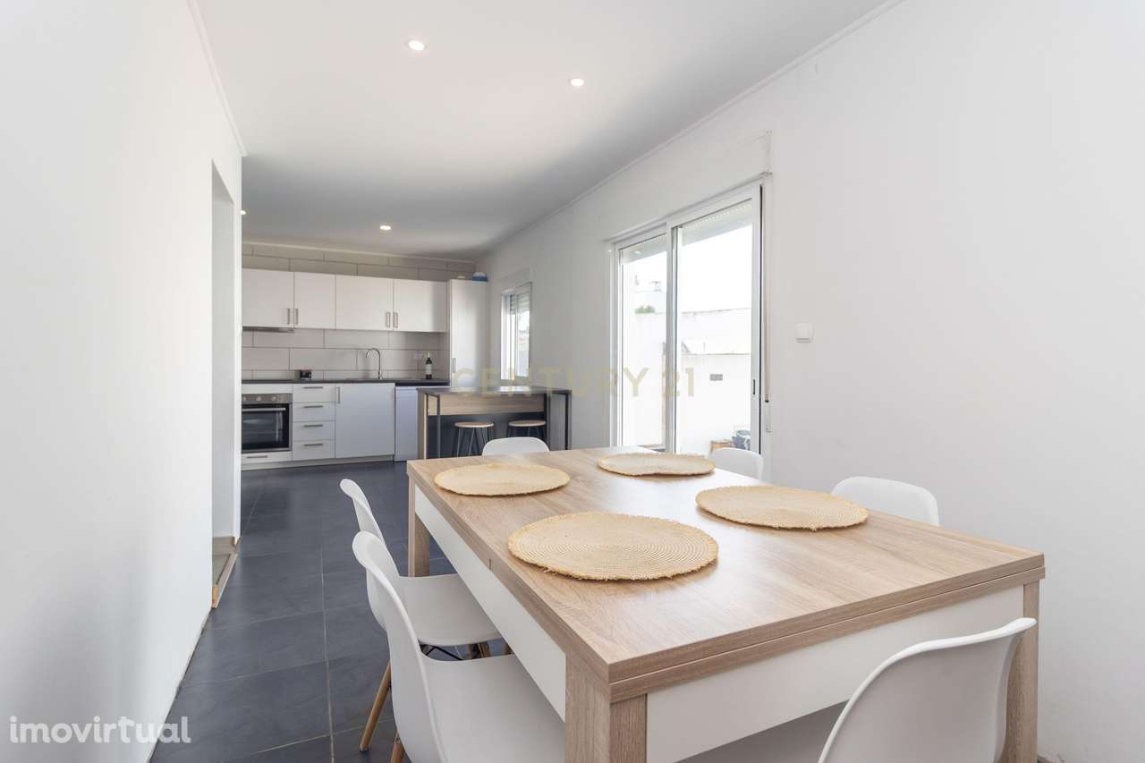 Moradia Isolada T2 Remodelada - Foros de Amora - Grande imagem: 4/44