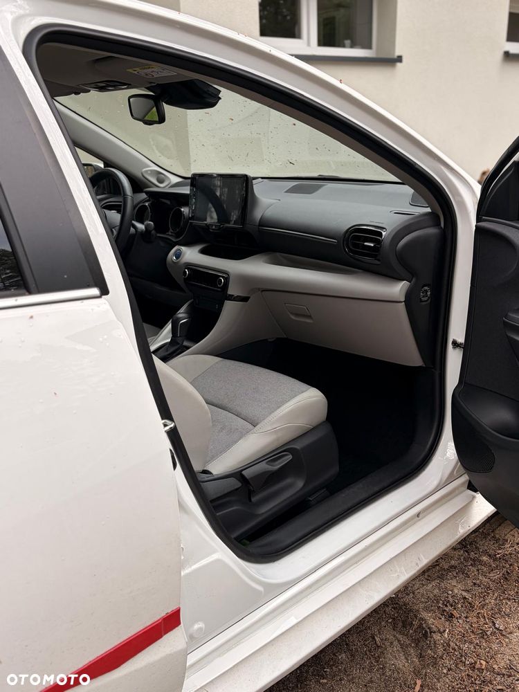 Toyota Yaris Hybrid 1.5 Executive - 11