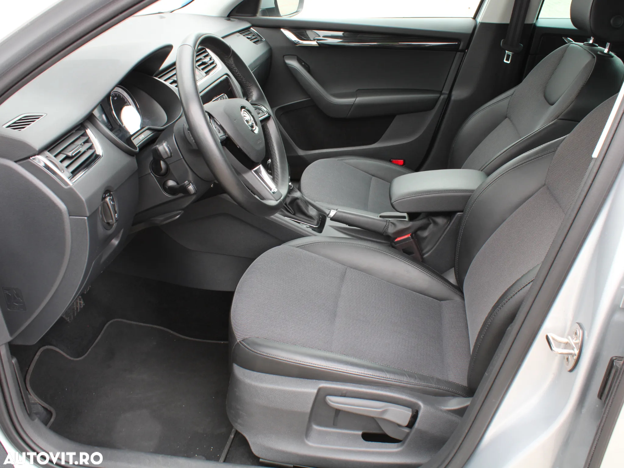 Skoda Octavia 2.0 TDI DSG Ambition - 9