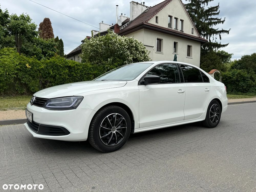 Volkswagen Jetta - 1