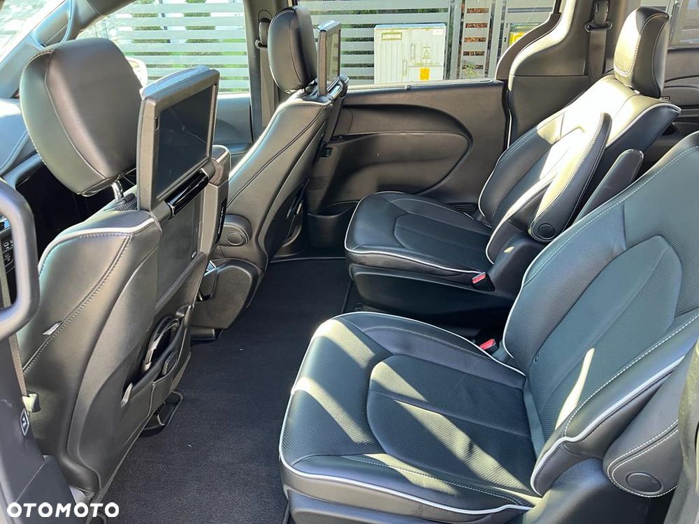 Chrysler Pacifica - 2