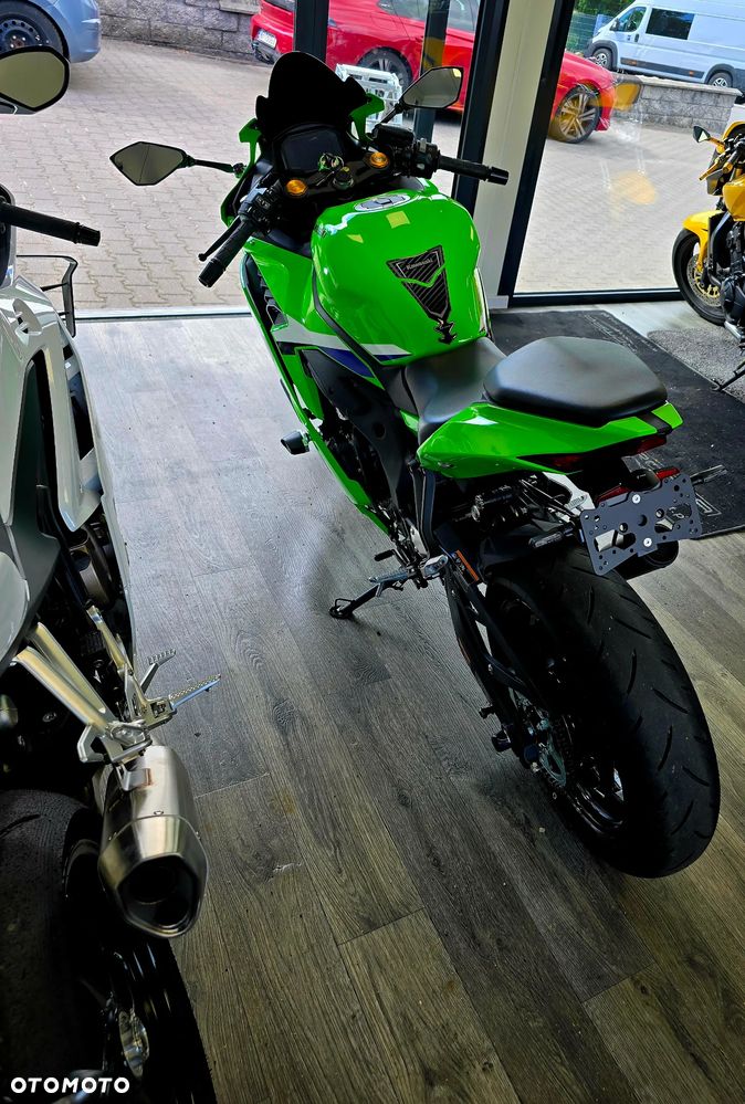 Kawasaki ZX - 22