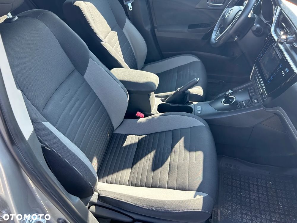 Toyota Auris 1.8 HSD Luna - 33