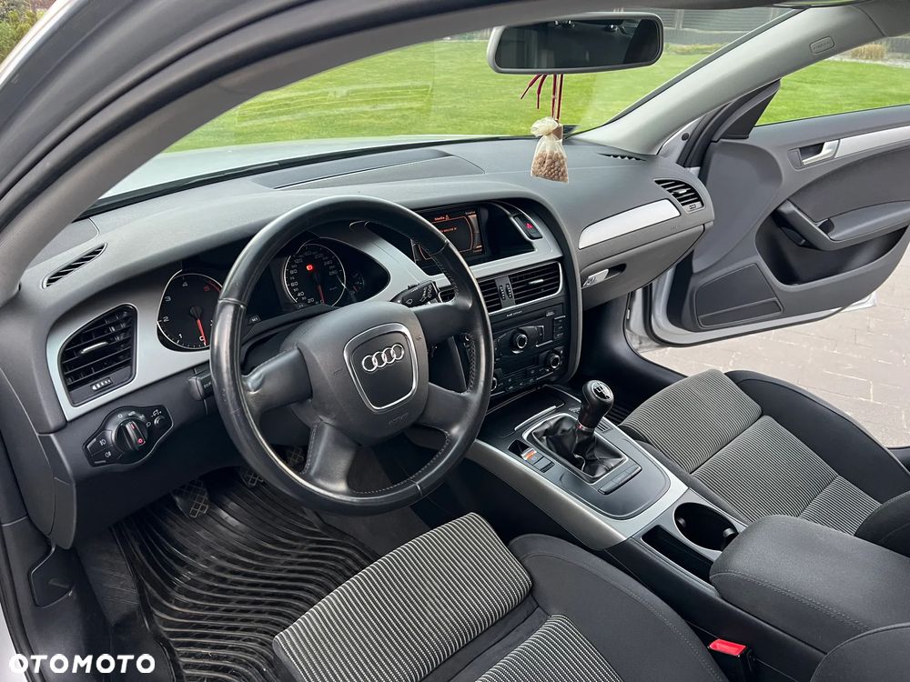Audi A4 Avant - 11