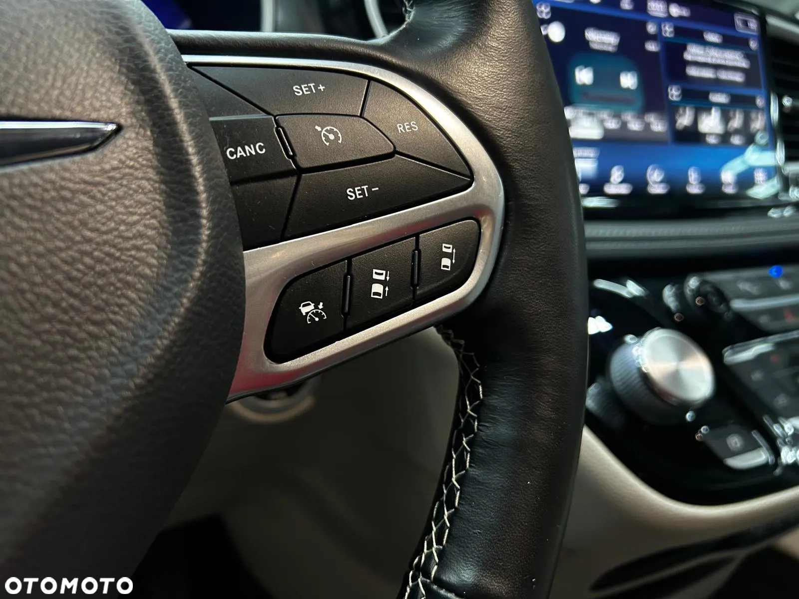 Chrysler Pacifica - 17